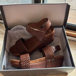 BN (in box) Pierre Dumas Women's Brown Leather Braided Wedge Sandals Size 8 Heel